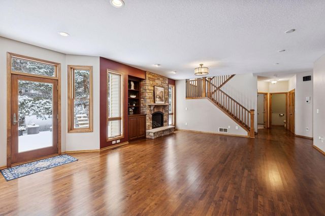 10766 Hawthorn Trail, Woodbury, MN 55129