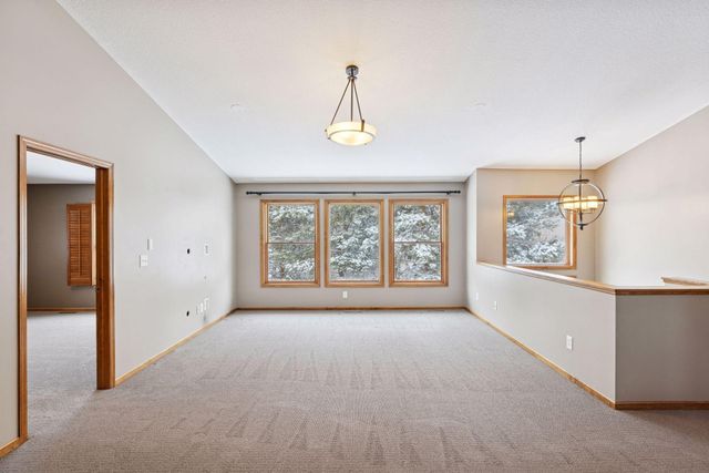 10766 Hawthorn Trail, Woodbury, MN 55129