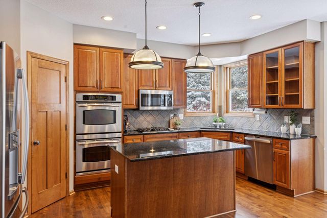 10766 Hawthorn Trail, Woodbury, MN 55129