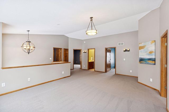 10766 Hawthorn Trail, Woodbury, MN 55129