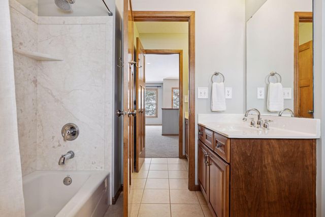 10766 Hawthorn Trail, Woodbury, MN 55129