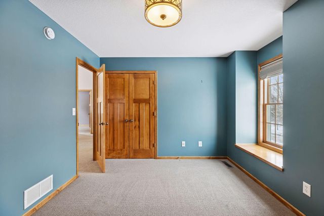 10766 Hawthorn Trail, Woodbury, MN 55129