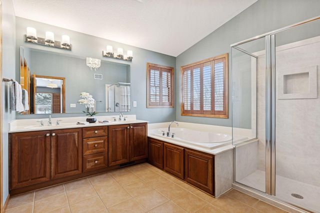 10766 Hawthorn Trail, Woodbury, MN 55129