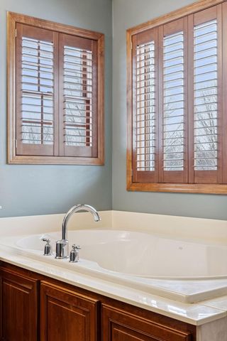 10766 Hawthorn Trail, Woodbury, MN 55129