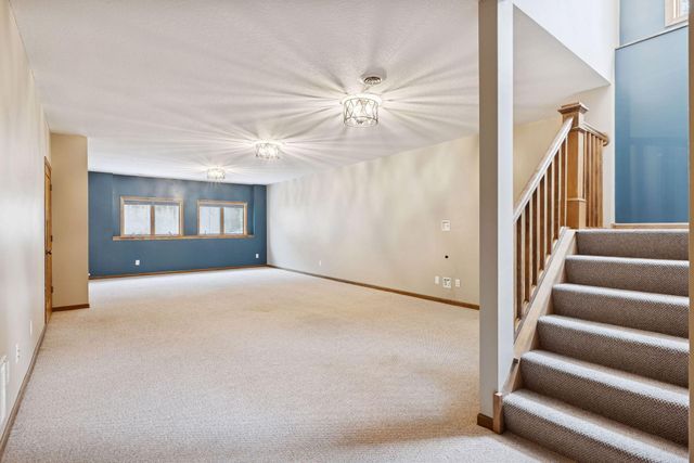 10766 Hawthorn Trail, Woodbury, MN 55129