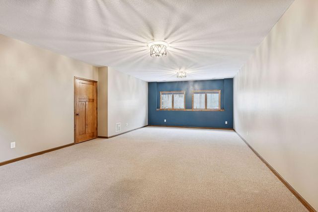 10766 Hawthorn Trail, Woodbury, MN 55129