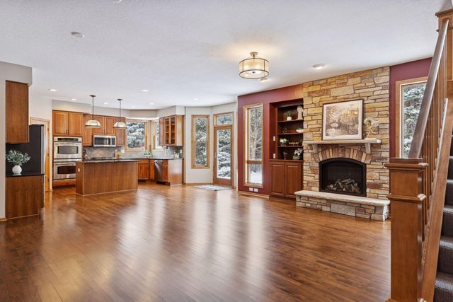 10766 Hawthorn Trail, Woodbury, MN 55129