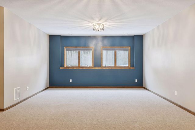 10766 Hawthorn Trail, Woodbury, MN 55129