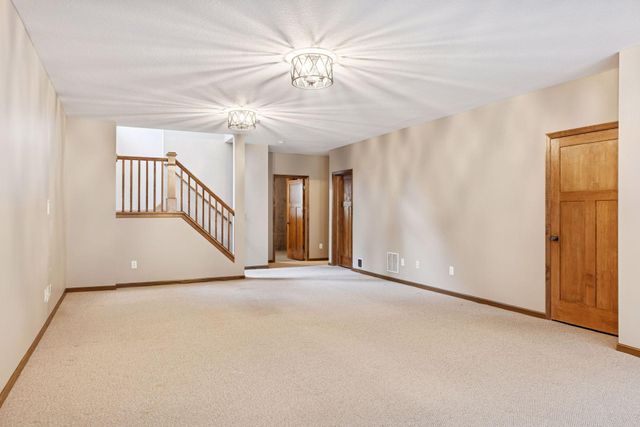 10766 Hawthorn Trail, Woodbury, MN 55129