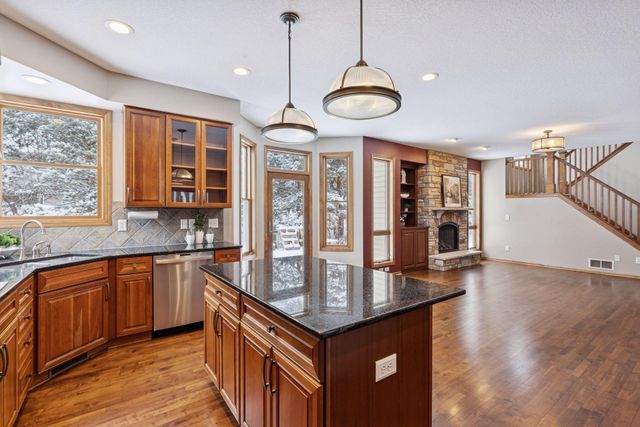 10766 Hawthorn Trail, Woodbury, MN 55129