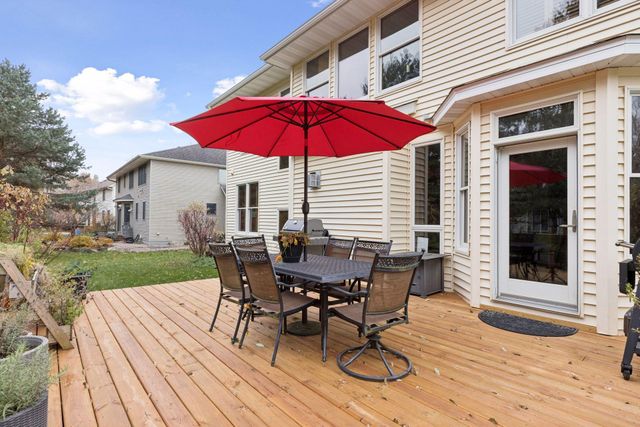 10766 Hawthorn Trail, Woodbury, MN 55129