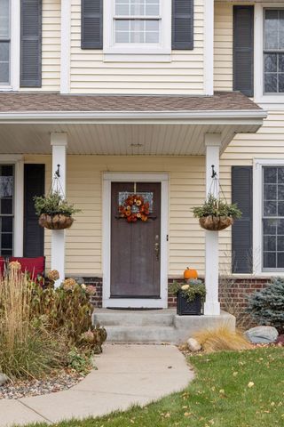 10766 Hawthorn Trail, Woodbury, MN 55129