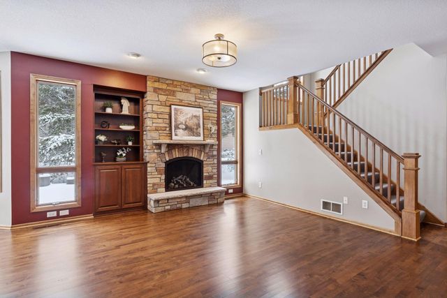 10766 Hawthorn Trail, Woodbury, MN 55129