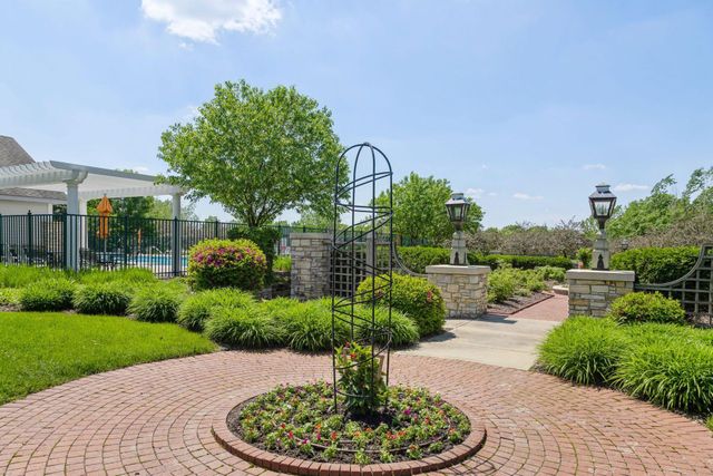 10766 Hawthorn Trail, Woodbury, MN 55129