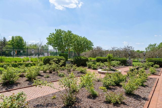 10766 Hawthorn Trail, Woodbury, MN 55129