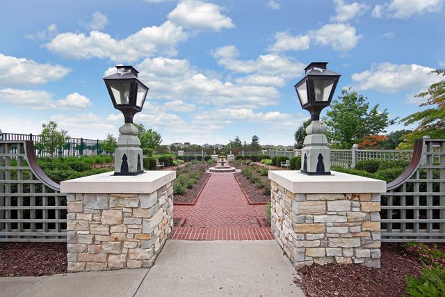 10766 Hawthorn Trail, Woodbury, MN 55129