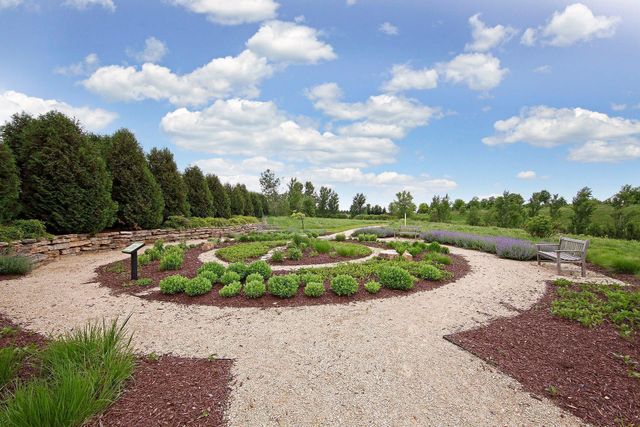 10766 Hawthorn Trail, Woodbury, MN 55129