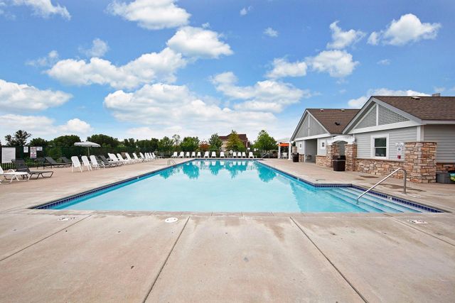 10766 Hawthorn Trail, Woodbury, MN 55129