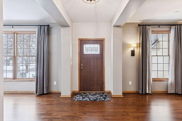 10766 Hawthorn Trail, Woodbury, MN 55129