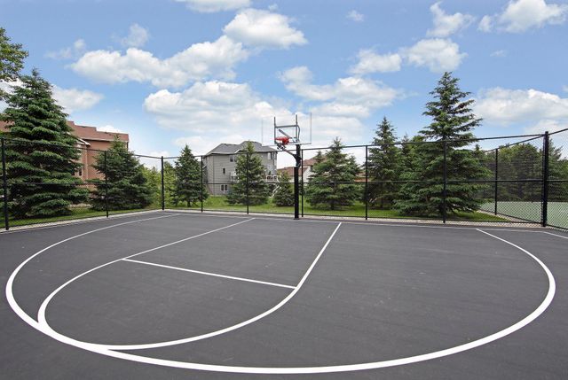 10766 Hawthorn Trail, Woodbury, MN 55129