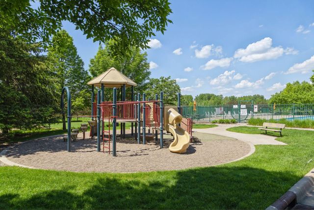 10766 Hawthorn Trail, Woodbury, MN 55129