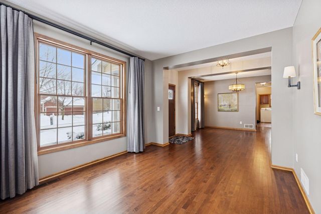 10766 Hawthorn Trail, Woodbury, MN 55129