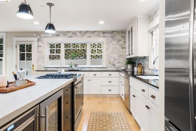 695 Florence, Oakland, CA 94618