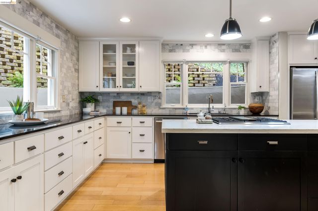 695 Florence, Oakland, CA 94618