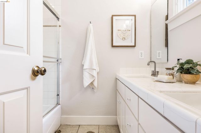 695 Florence, Oakland, CA 94618