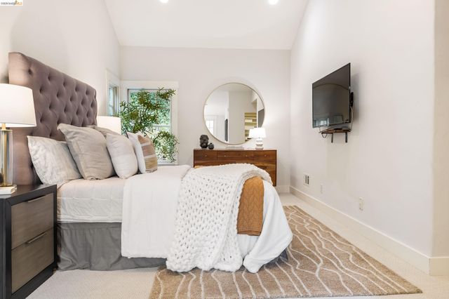 695 Florence, Oakland, CA 94618