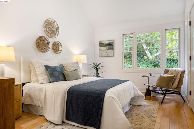 695 Florence, Oakland, CA 94618