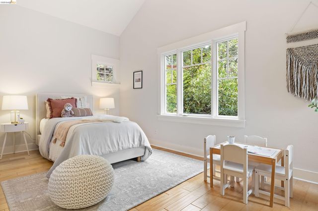 695 Florence, Oakland, CA 94618