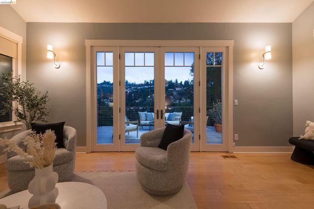695 Florence, Oakland, CA 94618