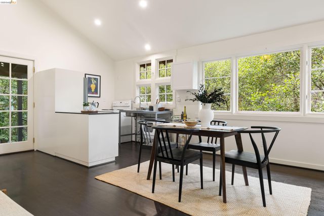 695 Florence, Oakland, CA 94618