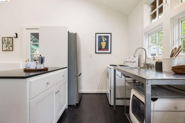 695 Florence, Oakland, CA 94618