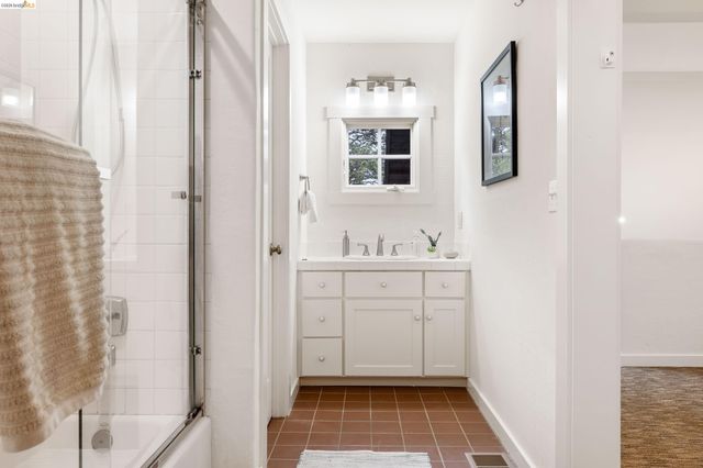 695 Florence, Oakland, CA 94618