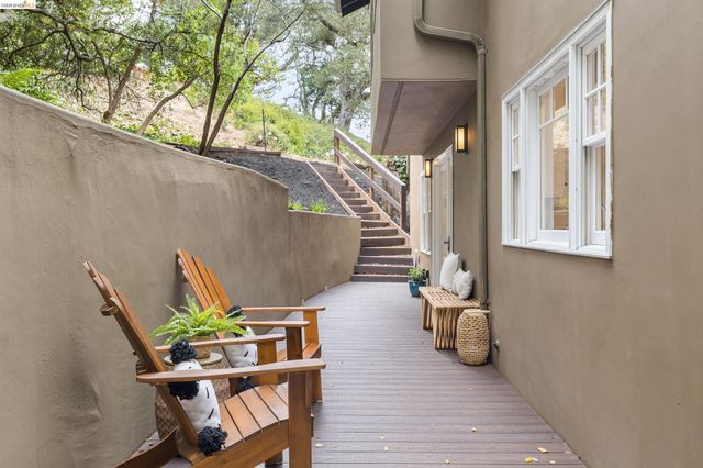 695 Florence, Oakland, CA 94618
