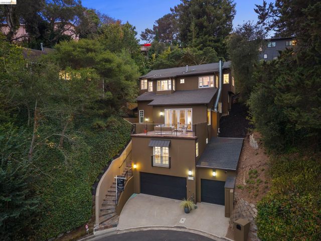 695 Florence, Oakland, CA 94618