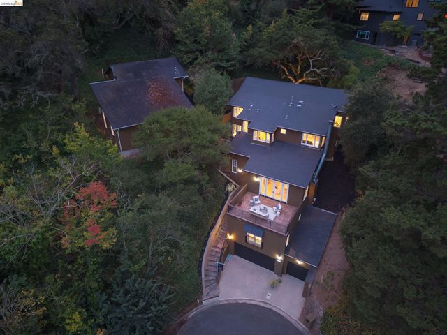 695 Florence, Oakland, CA 94618