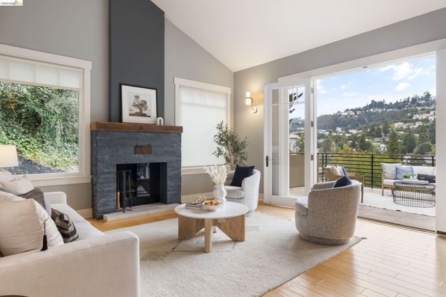 695 Florence, Oakland, CA 94618