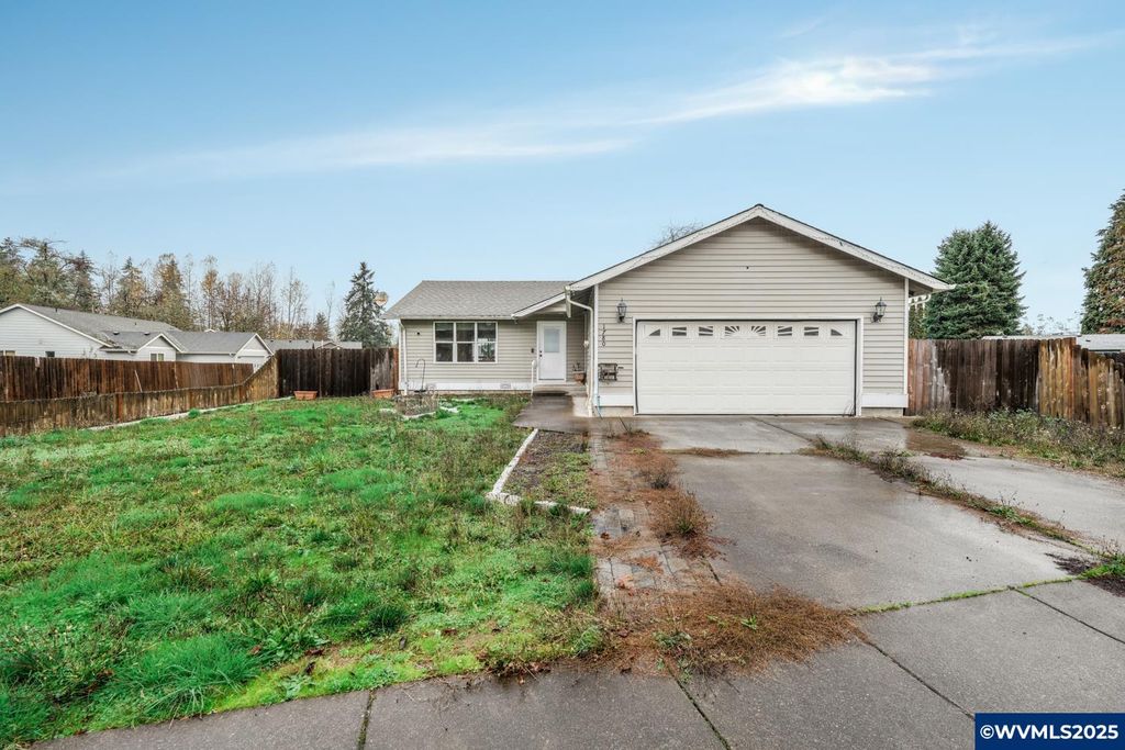 Image 1 of property listing at 1780 Grape Ct, Sweet Home, OR 97386