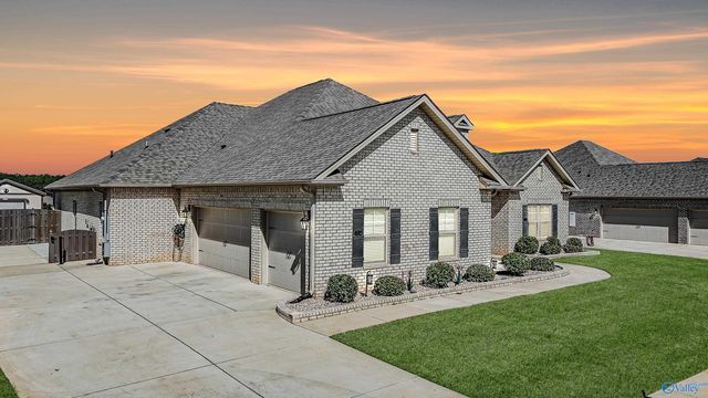 211 Maureen Drive SW, Madison, AL 35756