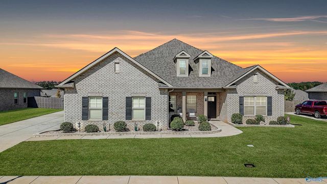 211 Maureen Drive SW, Madison, AL 35756