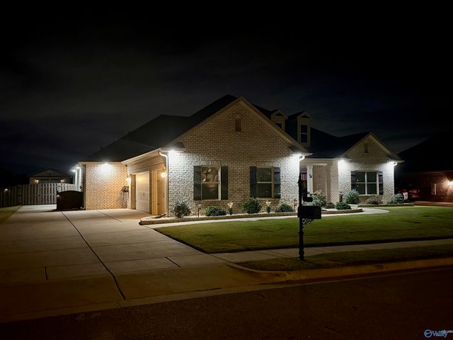 211 Maureen Drive SW, Madison, AL 35756