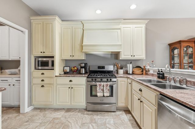 4221 Fieldbrook Pass, Fort Wayne, IN 46815