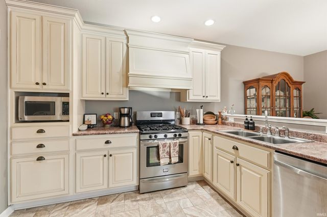 4221 Fieldbrook Pass, Fort Wayne, IN 46815