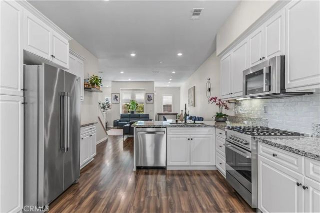 135 Neptune, Irvine, CA 92618