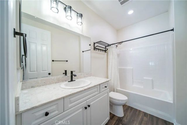 135 Neptune, Irvine, CA 92618