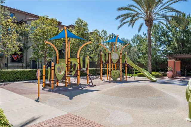 135 Neptune, Irvine, CA 92618