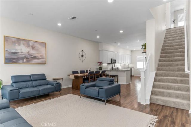 135 Neptune, Irvine, CA 92618